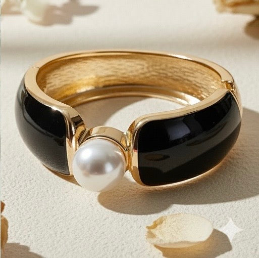 THE BLACK PEARL BRACELET