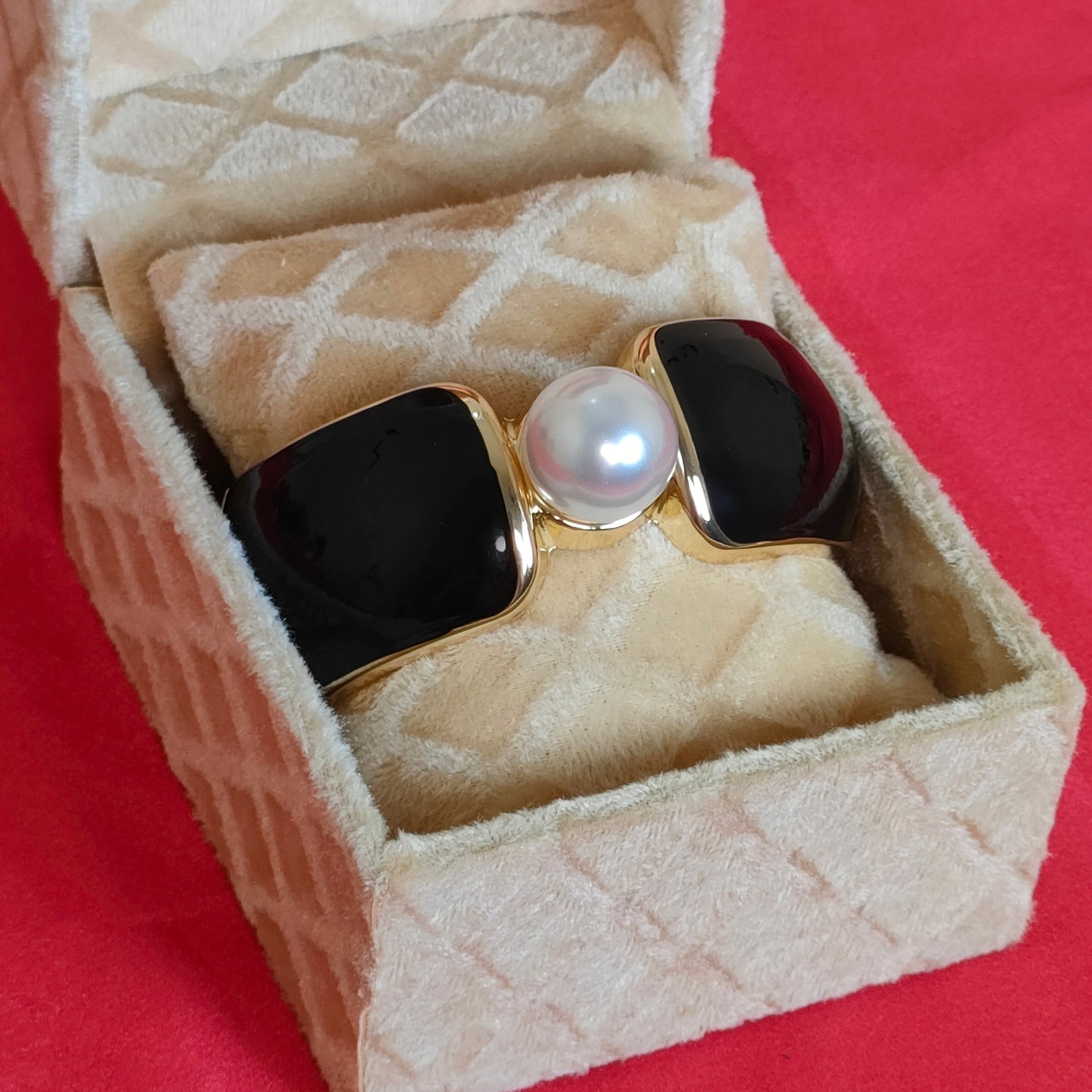 THE BLACK PEARL BRACELET
