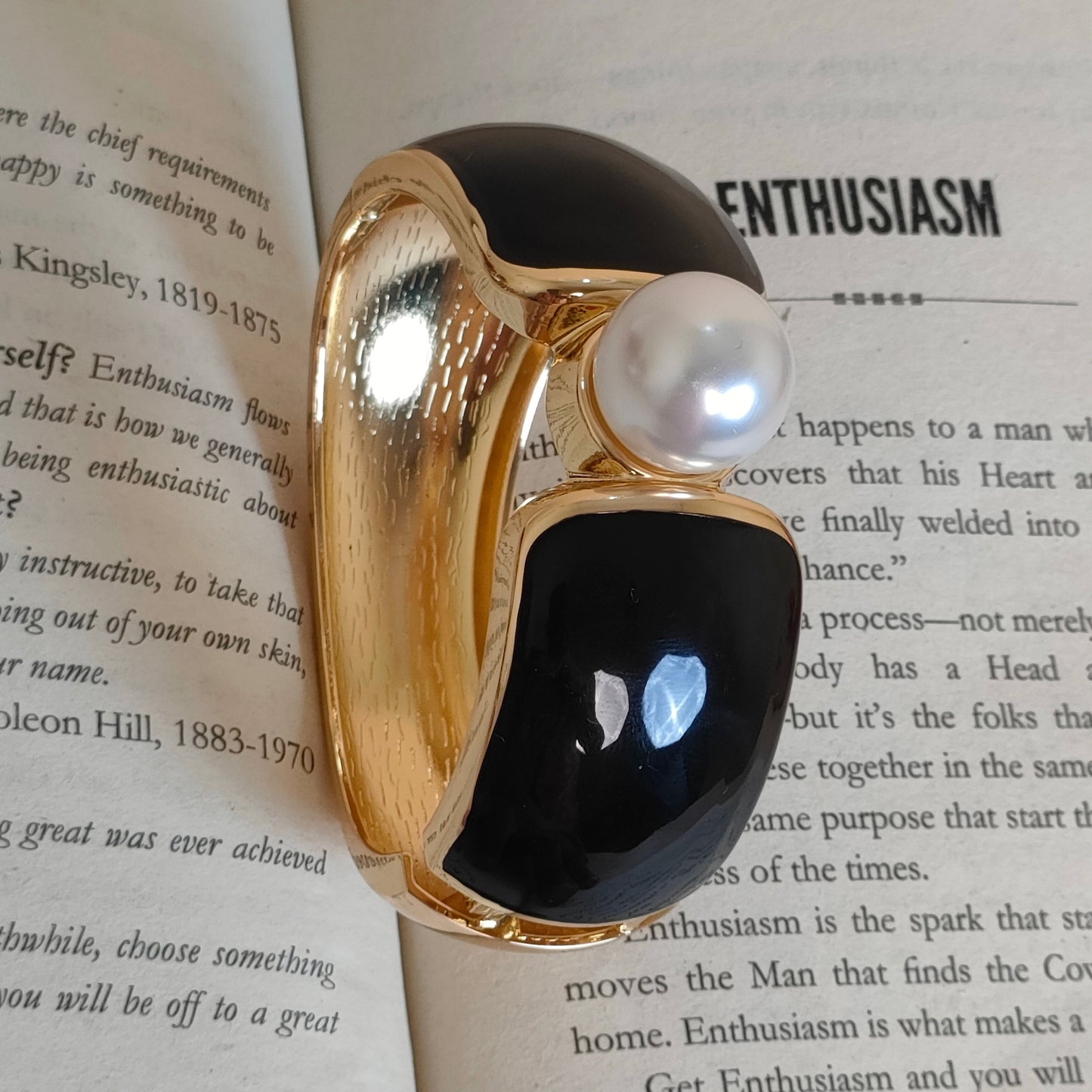 THE BLACK PEARL BRACELET